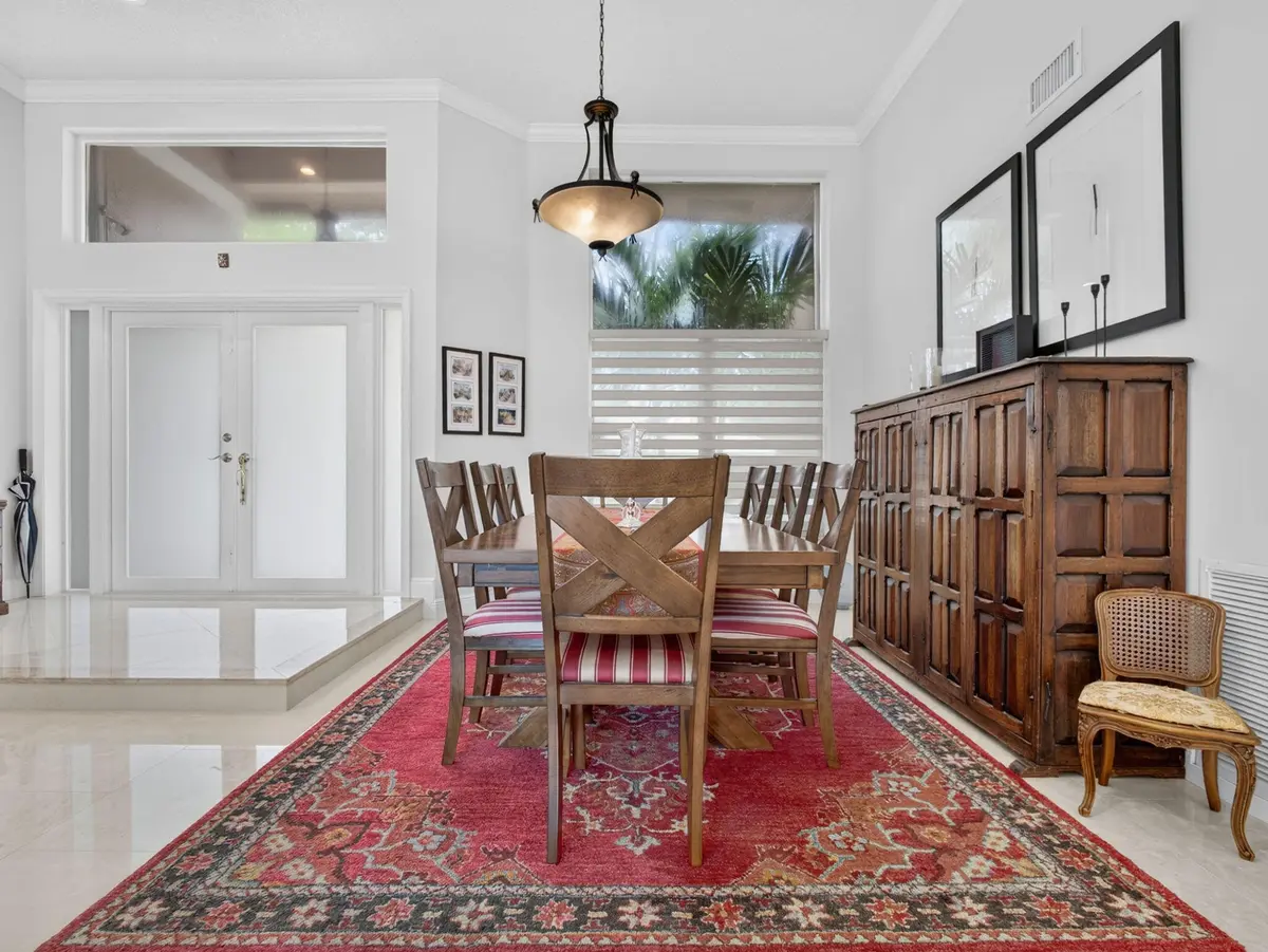 925A9420 at 832 WATERVIEW Drive, Weston