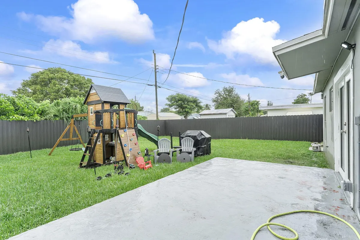21-web-or-mls-DSC07287 at 6337 NW 24TH Court, Margate