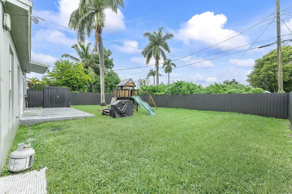 22-web-or-mls-DSC07290 at 6337 NW 24TH Court, Margate