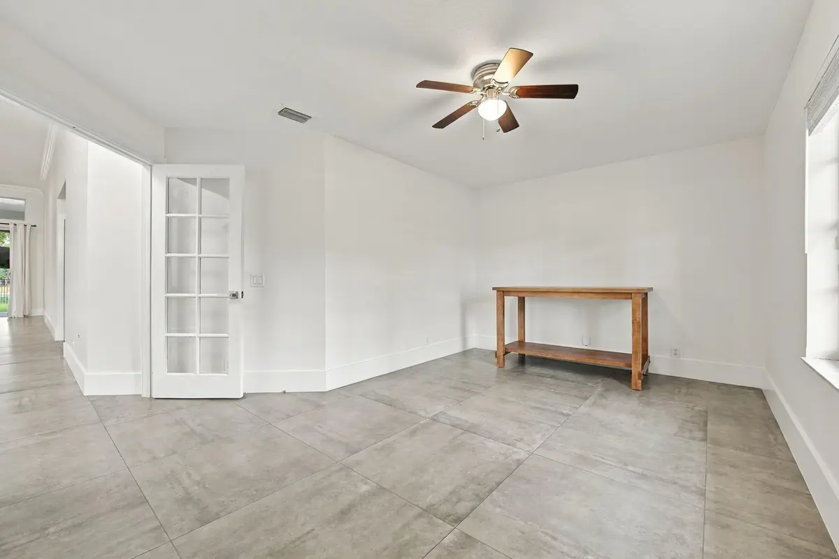 7__dsc4251 at 2559 Jardin Lane, Weston