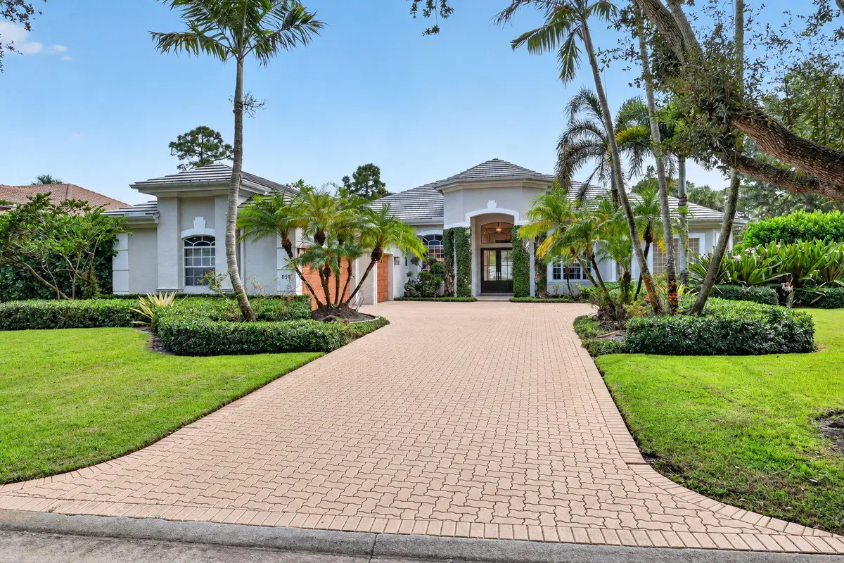 photo-02 at 851 FOREST GLEN Lane, Wellington