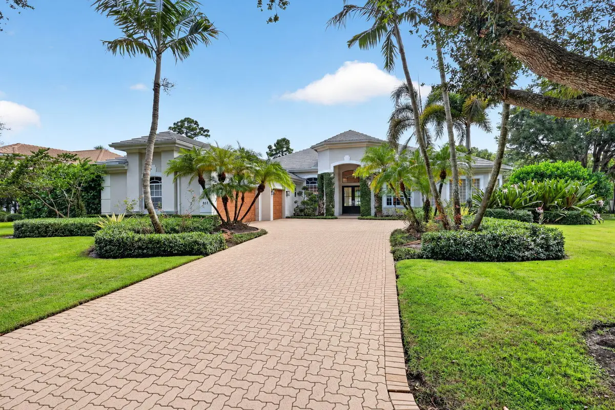 photo-03 at 851 FOREST GLEN Lane, Wellington