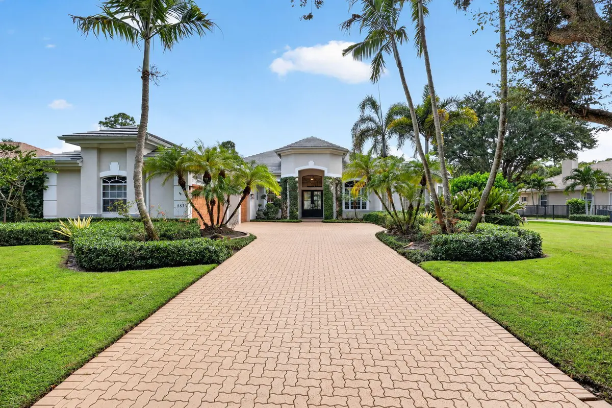 photo-04 at 851 FOREST GLEN Lane, Wellington