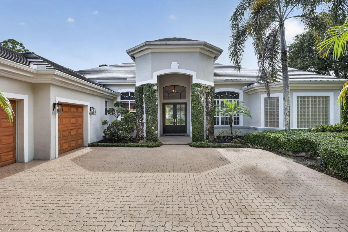 photo-06 at 851 FOREST GLEN Lane, Wellington