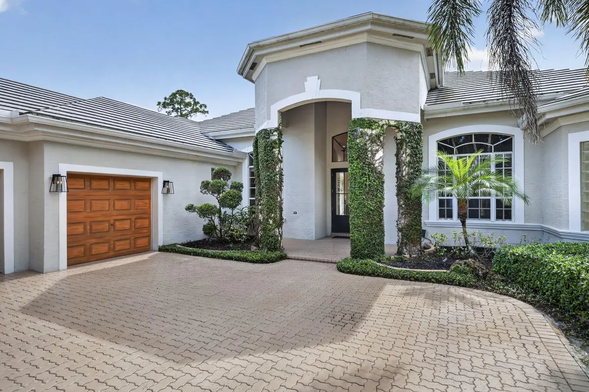 photo-07 at 851 FOREST GLEN Lane, Wellington