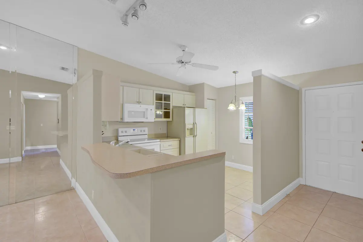 Kitchen :longview at 8864 Sunscape Lane, Boca Raton