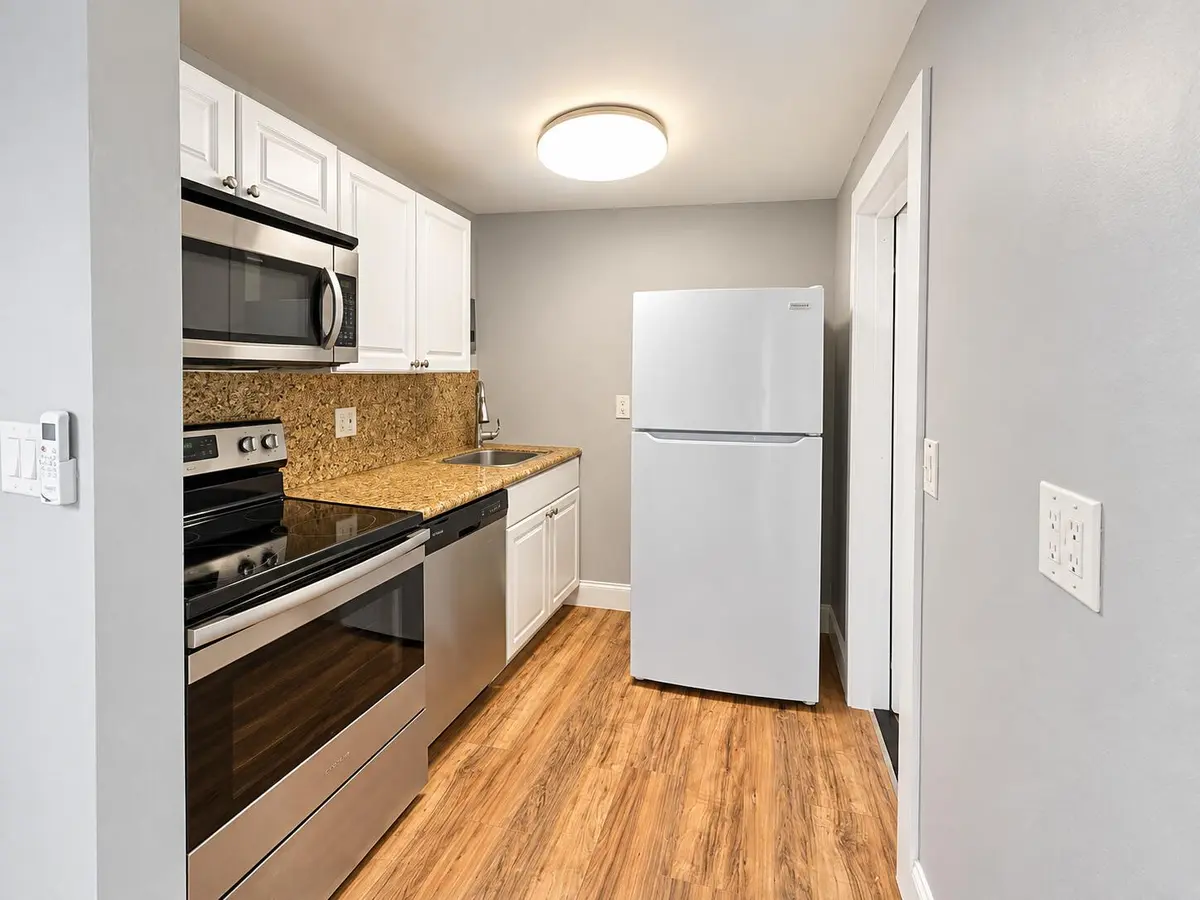 32 Lake Osborne Drive #9, Lake Worth Beach, FL – photo 2