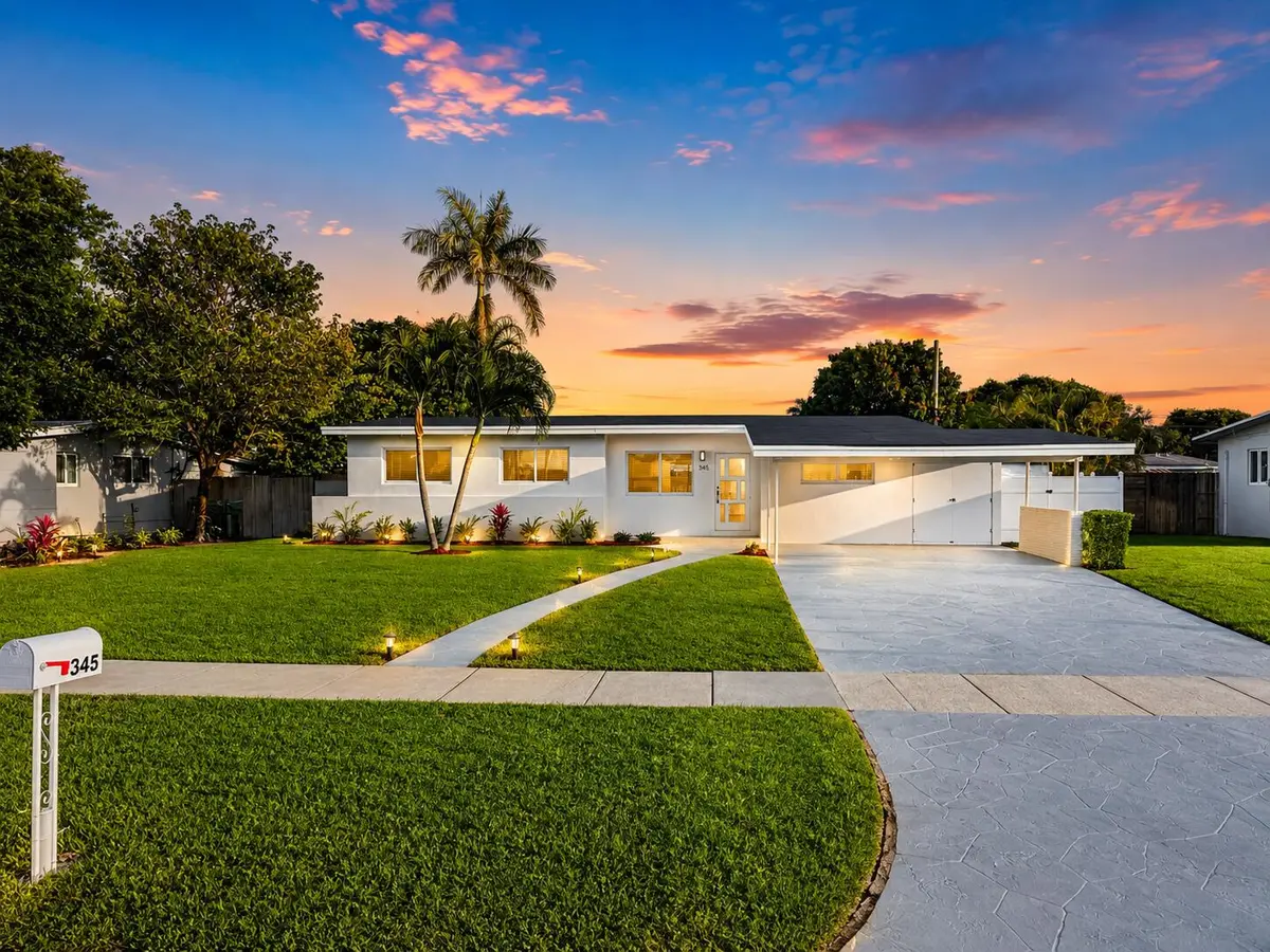 main photo at 345 PINEHURST Road, Palm Springs