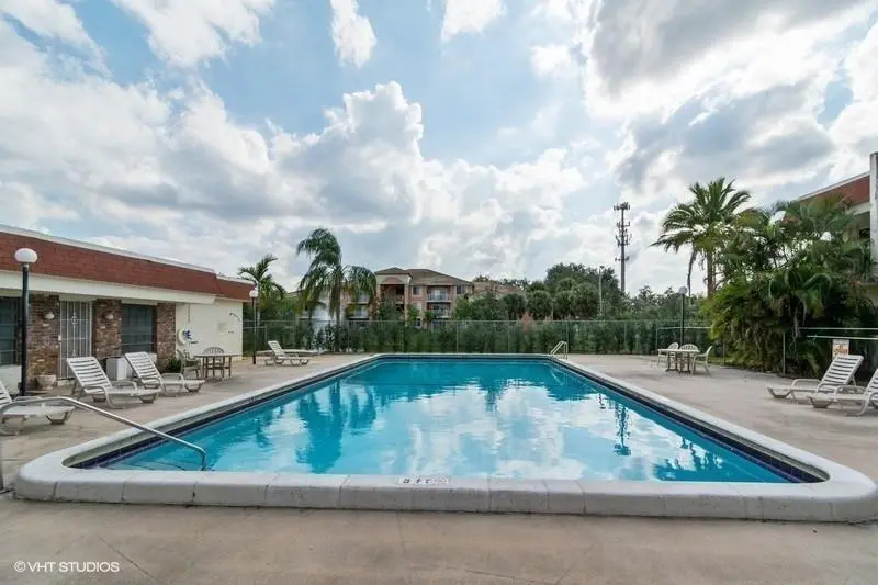 Marlboro Pool pic at 4165 SW 67TH Avenue 104B, Davie
