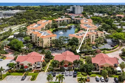 24 Uno Lago Drive, Juno Beach – Townhouse for sale