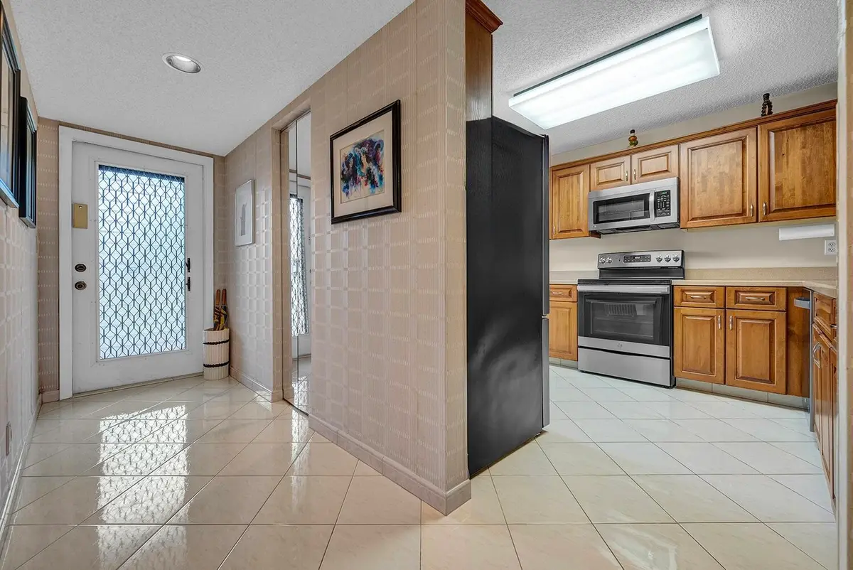 Entry at 15074 WITNEY Road 205, Delray Beach