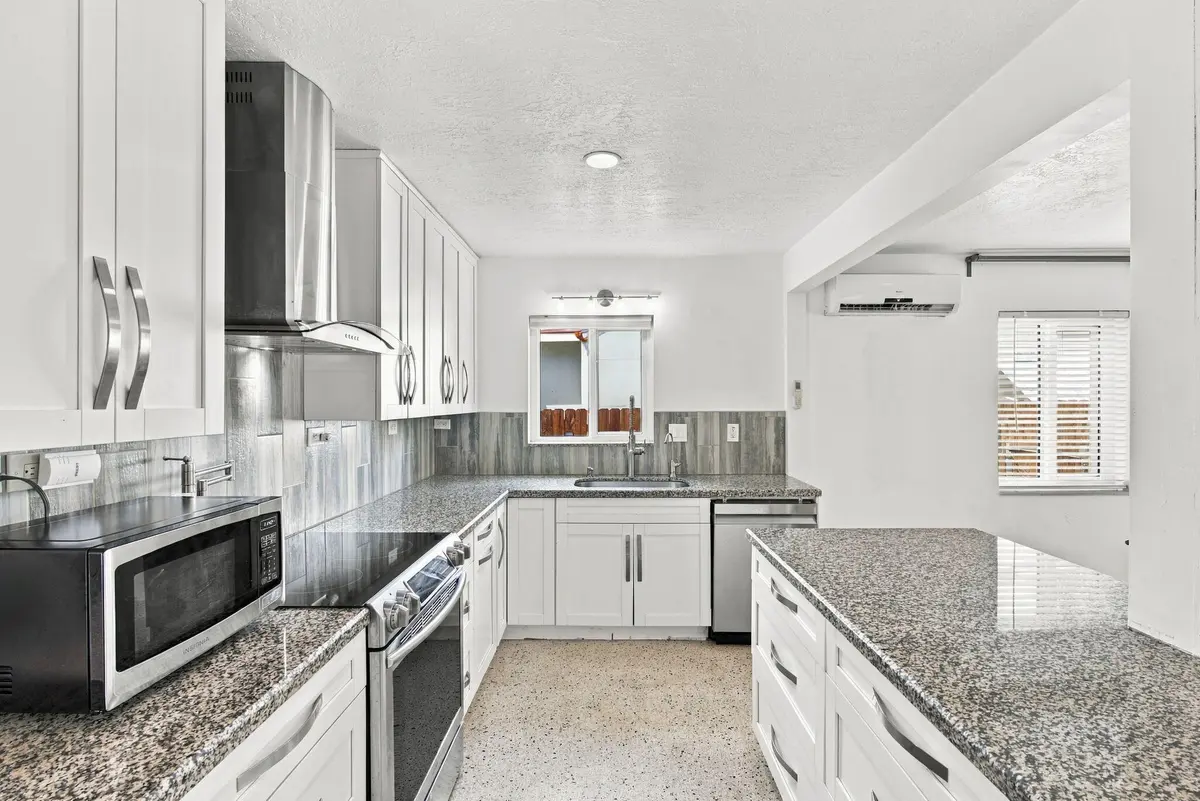 10-web-or-mls-_DSC1245 at 245 SW 5TH Street, Dania Beach