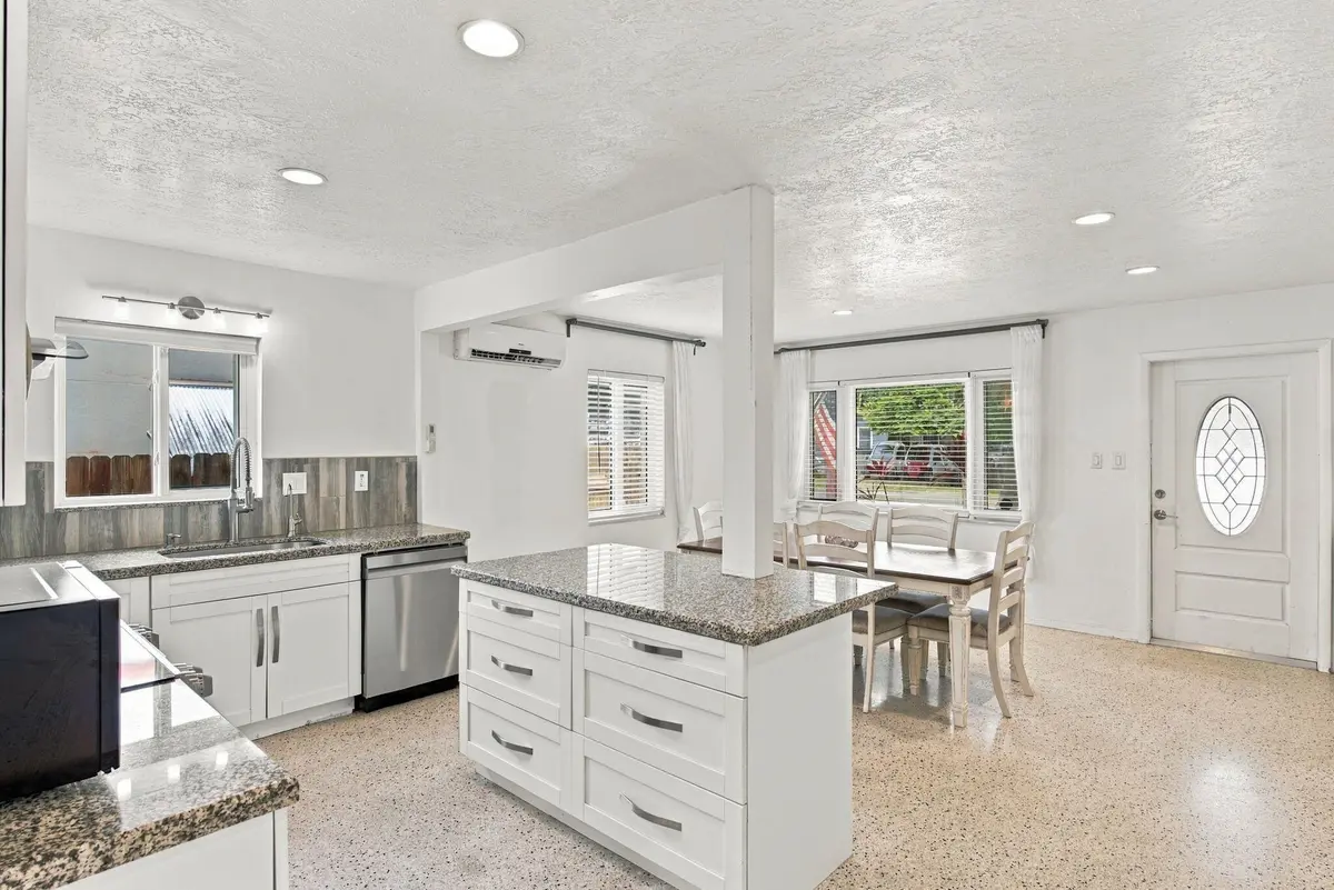 11-web-or-mls-_DSC1250 at 245 SW 5TH Street, Dania Beach