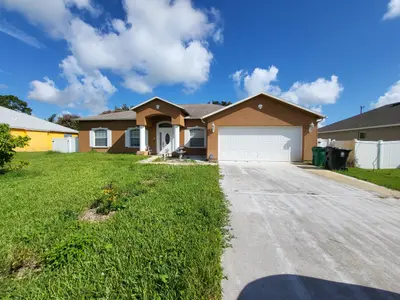 561 SE Walters Terrace, Port St. Lucie – Single Family Residence for sale