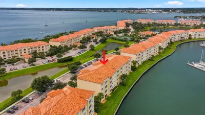 17 Harbour Isle Drive Unit 304, Fort Pierce – Condominium for sale