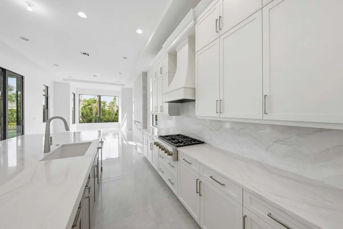 Kitchen at 13353 Artisan Circle, Palm Beach Gardens