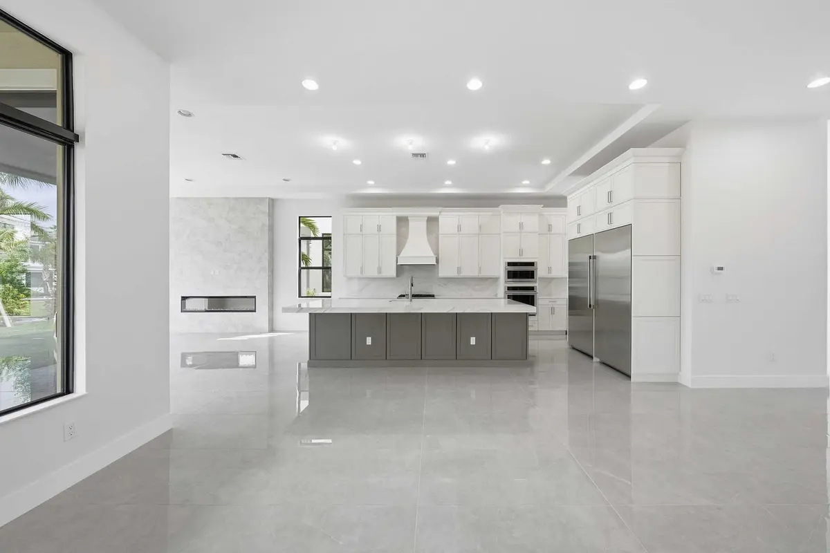 Kitchen at 13353 Artisan Circle, Palm Beach Gardens