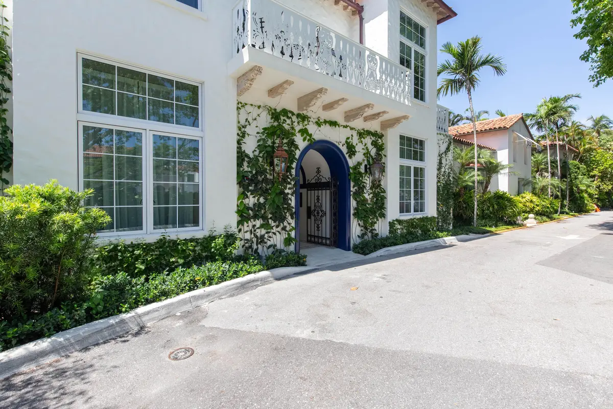236 Phipps Plaza 202, Palm Beach, FL – photo 2