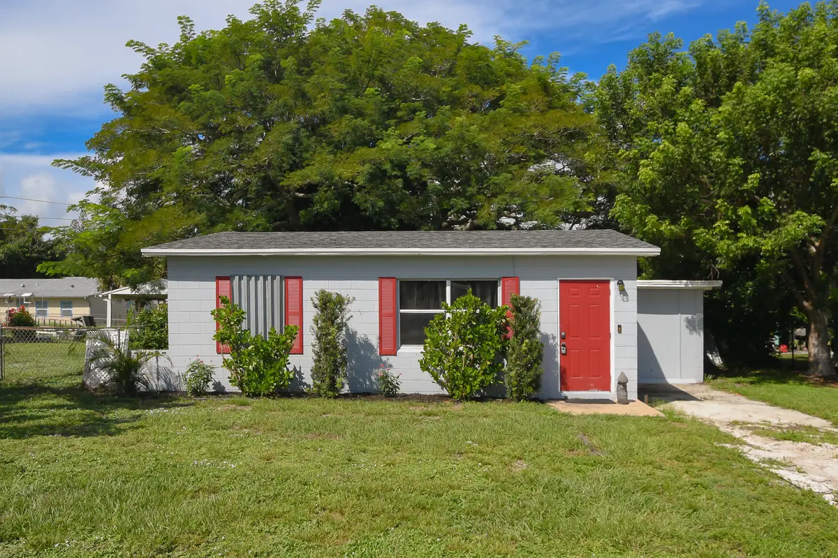 LR-7359 at 2405 3RD Avenue, Vero Beach
