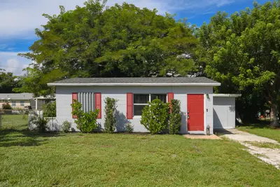 2405 3RD Avenue, Vero Beach – Single Family Residence for sale
