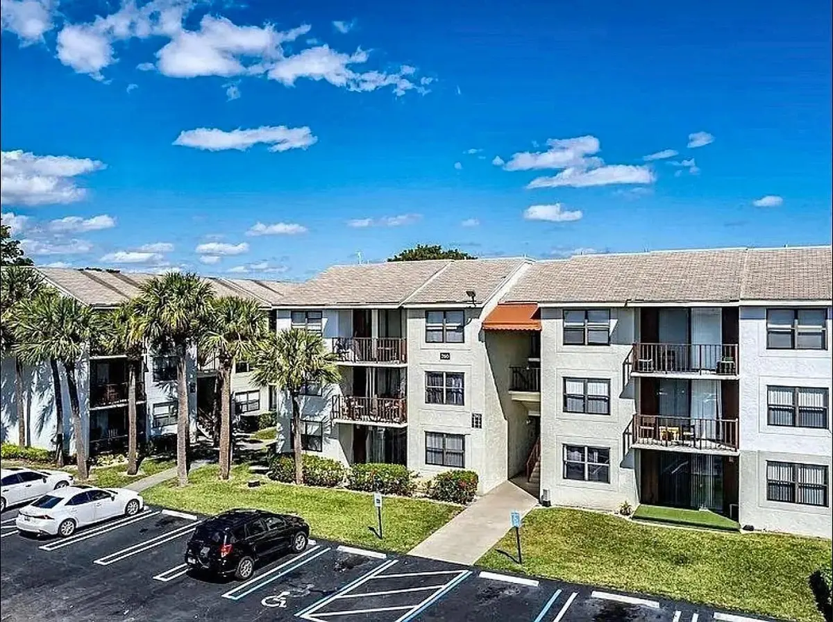 752 EXECUTIVE CENTER Drive 112, West Palm Beach, FL – photo 1