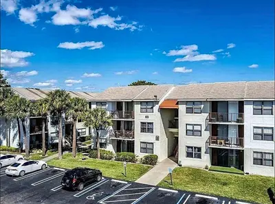 752 EXECUTIVE CENTER Drive 112, West Palm Beach – Condominium for rent