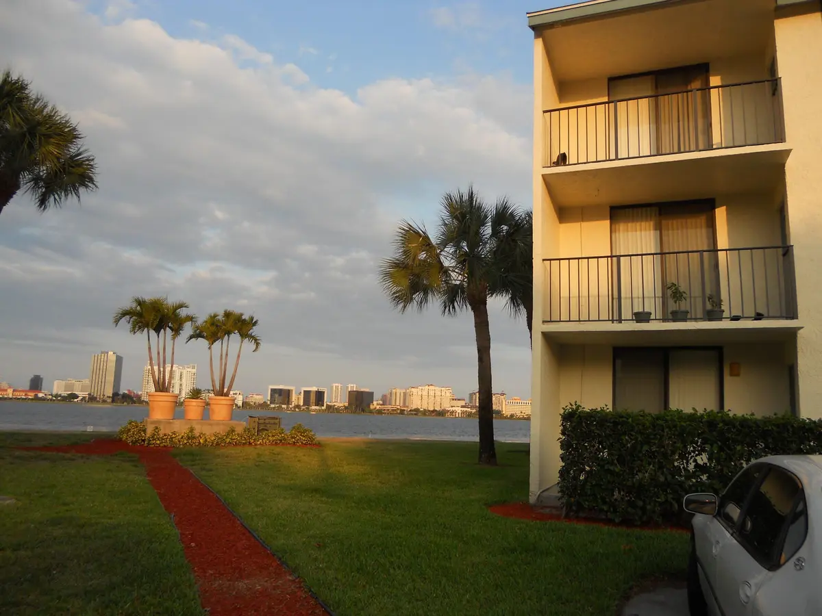 752 EXECUTIVE CENTER Drive 112, West Palm Beach, FL – photo 4