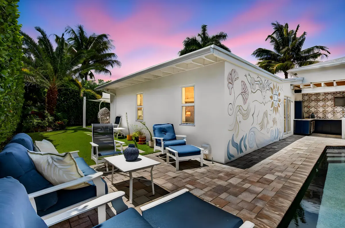 Private Lounge Area at 1501 DALE Lane, Delray Beach
