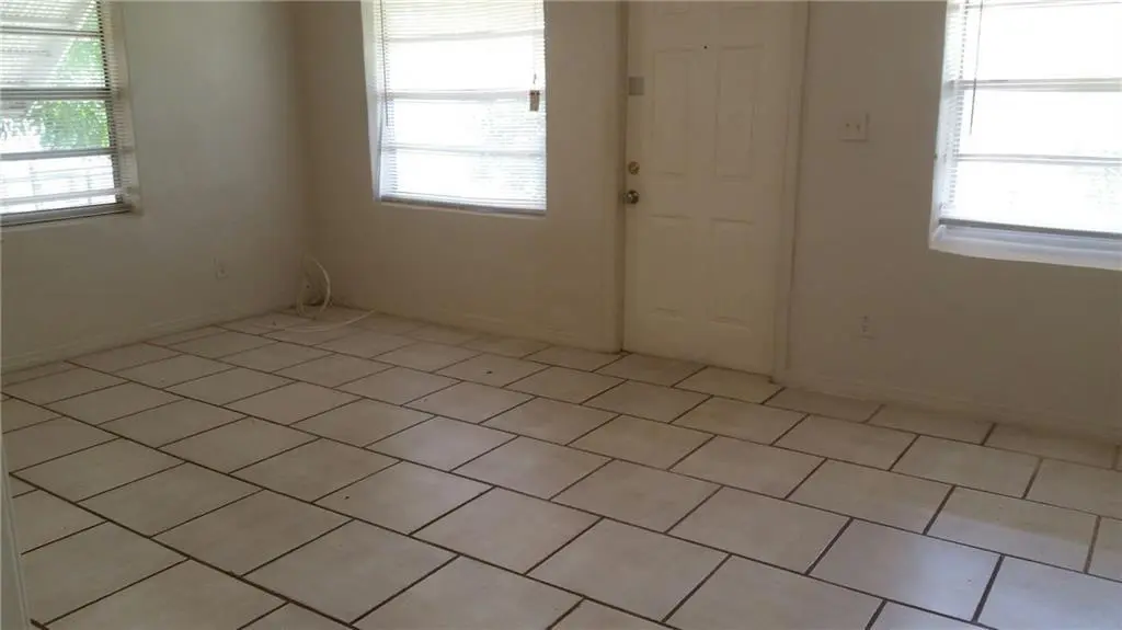 Photo 2 at 6335 FILLMORE Street 3, Hollywood