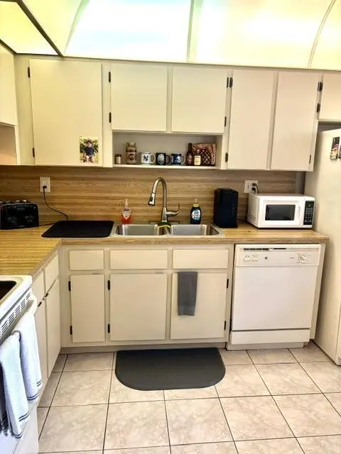 Kitchen2 at 6095 N SABAL PALM Boulevard 308, Tamarac