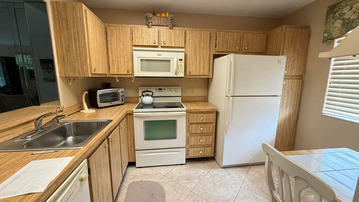 Kitchen at 6865 Huntington Lane 203, Delray Beach