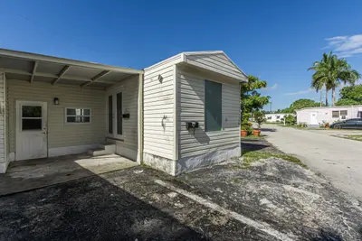 2776 NW 29th Place, Oakland Park – Mobile Home for sale