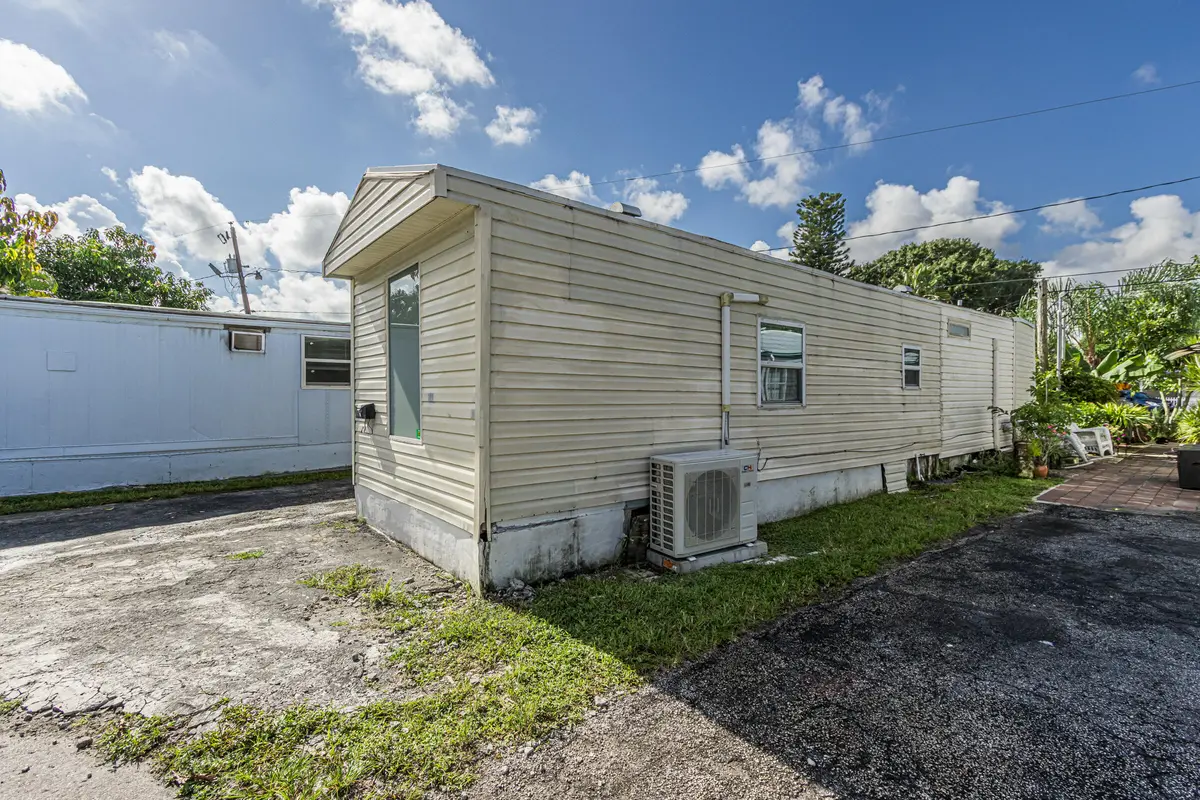 2776-6 at 2776 NW 29th Place, Oakland Park