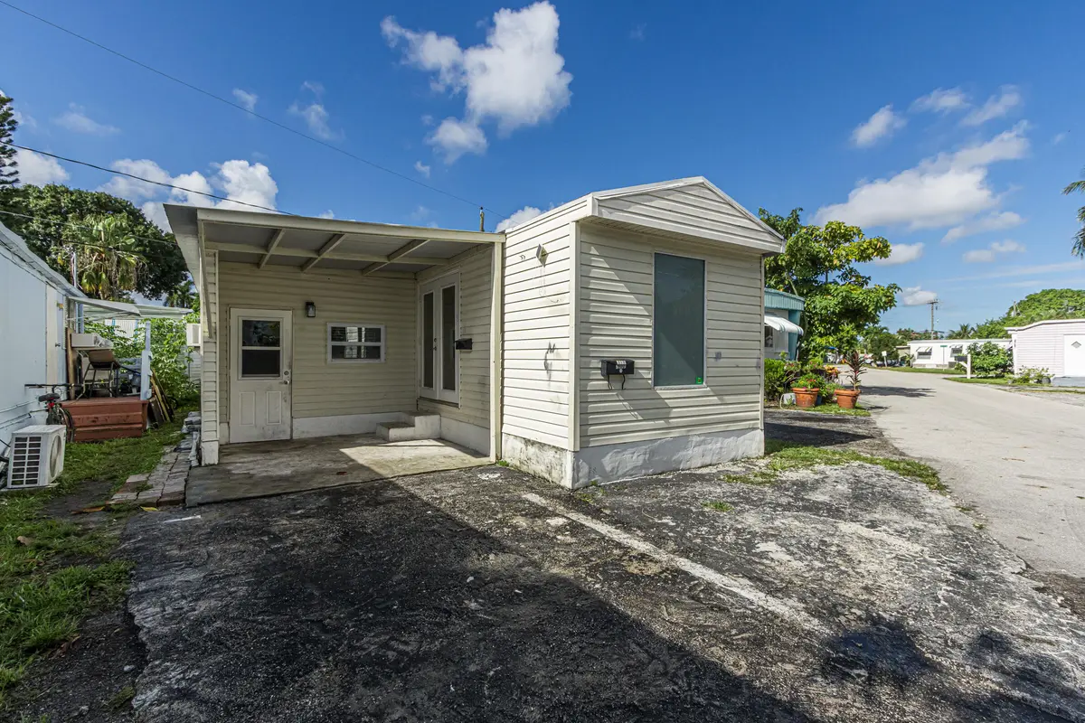 2776-7 at 2776 NW 29th Place, Oakland Park
