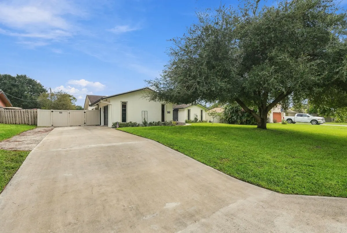 01_dsc03167 at 99 Cuyahoga Road, Lake Worth