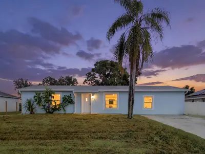 711 NW RIVERSIDE Drive, Port St. Lucie – Single Family Residence for sale