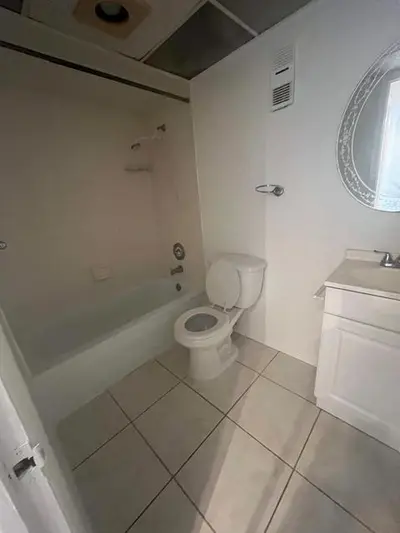 480 EXECUTIVE CENTER Drive 2F, West Palm Beach – Condominium for rent