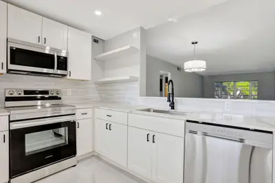 2202 LUCAYA Bend G2, Coconut Creek – Condominium for rent