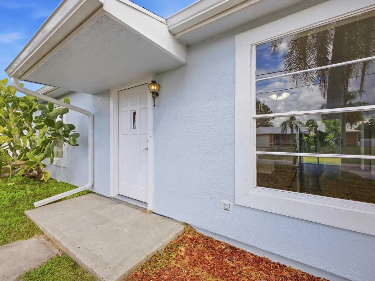 Entry at 711 NW RIVERSIDE Drive, Port St. Lucie