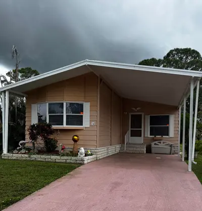 24 Flores Del Norte, Fort Pierce – Manufactured Home for sale