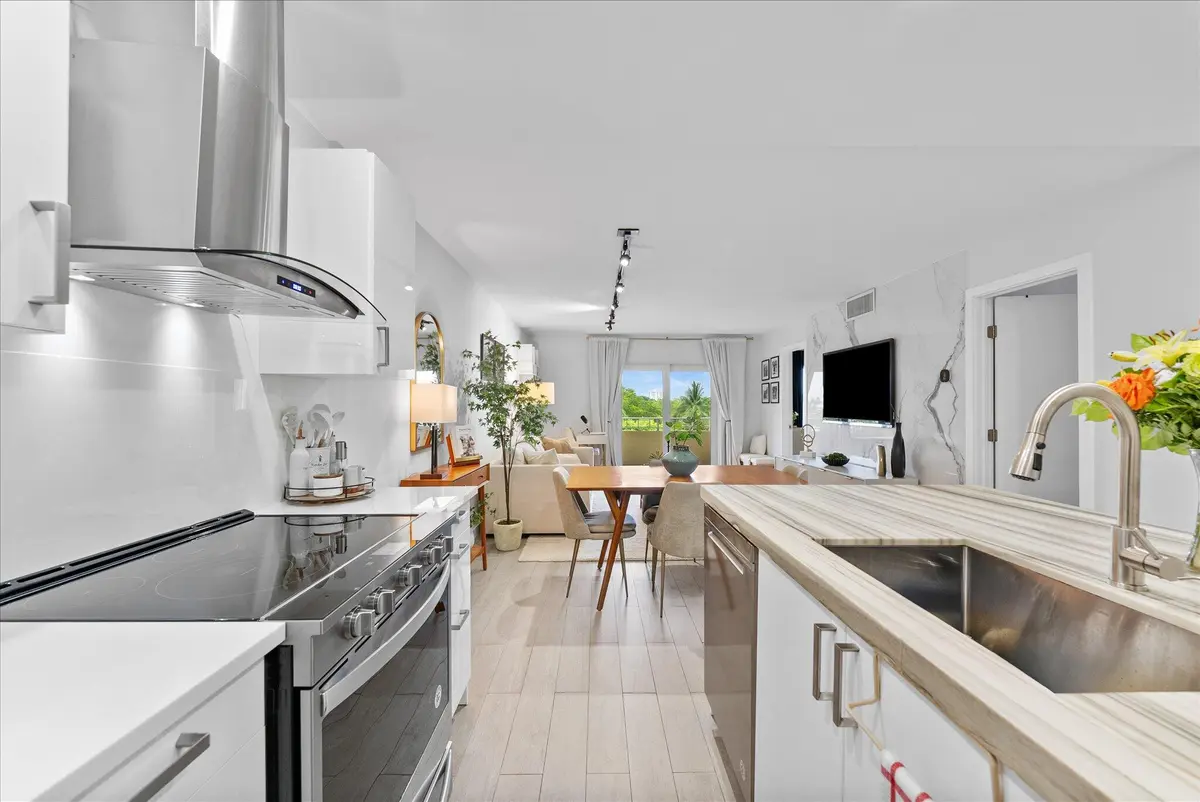 04-4 at 900 NE 18TH Avenue 406, Fort Lauderdale