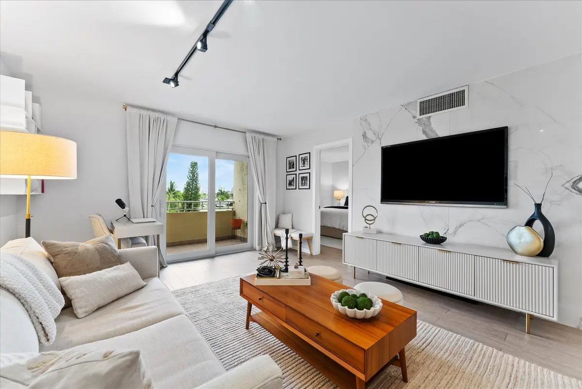 06-6 at 900 NE 18TH Avenue 406, Fort Lauderdale