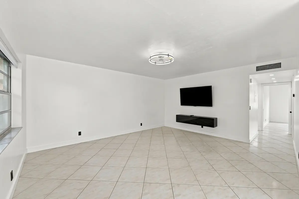 02_stl_7555_with_tv at 541 BURGUNDY L 541, Delray Beach