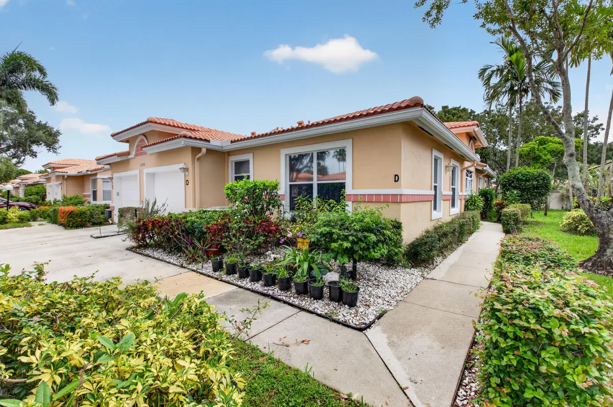 CORNER UNIT at 12598 Crystal Pointe Drive D, Boynton Beach