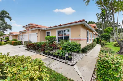 12598 Crystal Pointe Drive D, Boynton Beach – Villa for sale