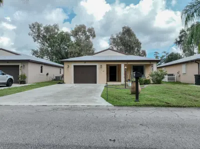 16 MEDITERRANEAN Boulevard, Port St. Lucie – Single Family Residence for sale