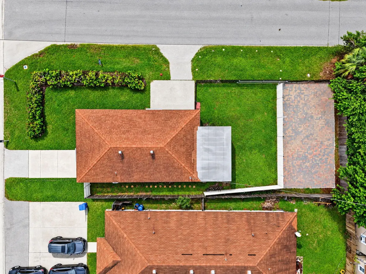 Corner lot at 603 N Broadway, Lantana