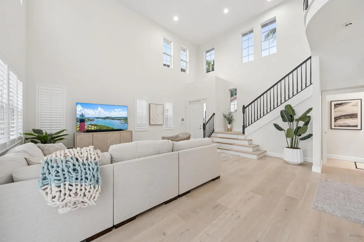 Living at 844 MADISON Court, Palm Beach Gardens