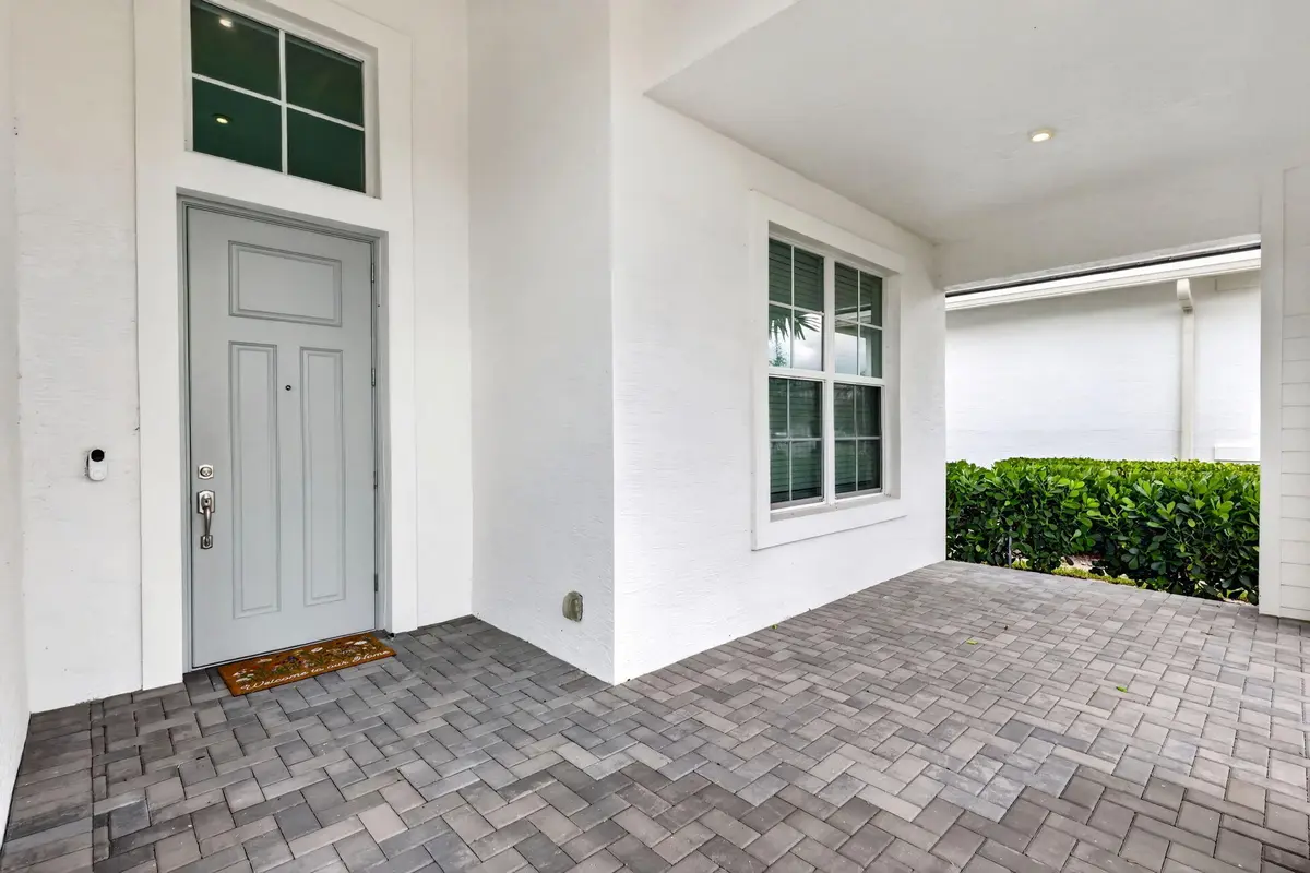 5-web-or-mls-5P1A9026 - Copy at 9202 SW ESULE Way, Port St. Lucie