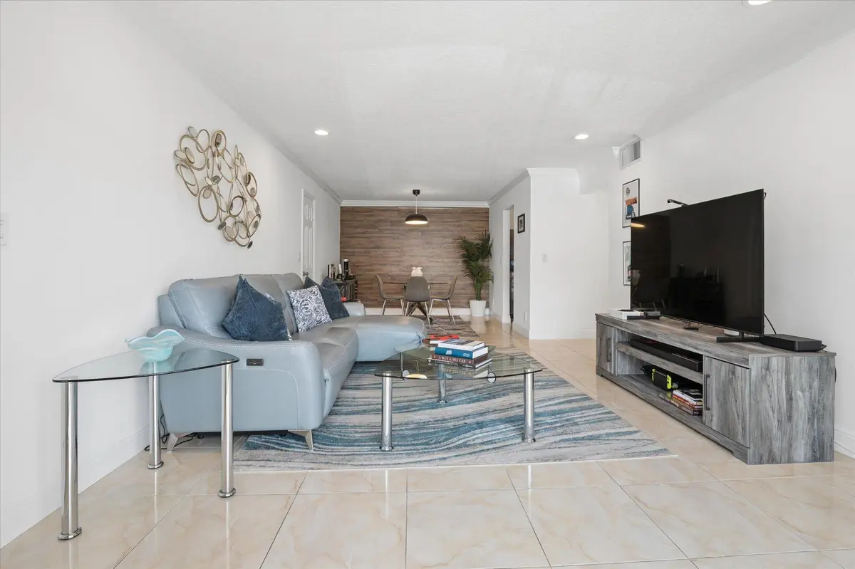 Photo 1 at 6287 BAY CLUB Drive 2, Fort Lauderdale
